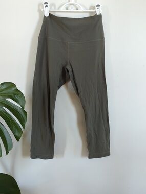 Lululemon High-Waisted Green Capri leggings